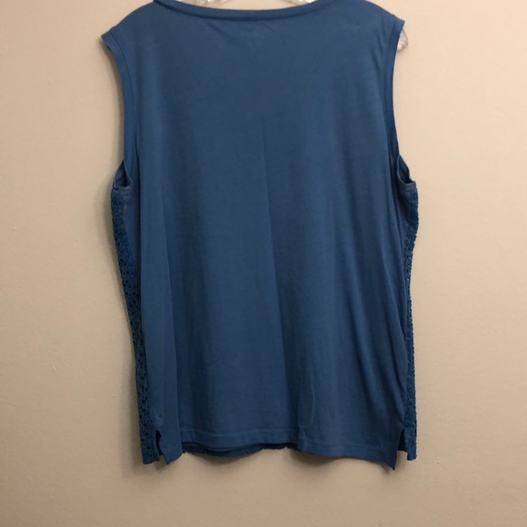Blue sleeveless top - Picture 3 of 3